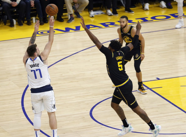 问鼎娱乐- 辽宁本钢训练开放日，今夜手感冰凉引欢呼，西甲在即，细节决定成败