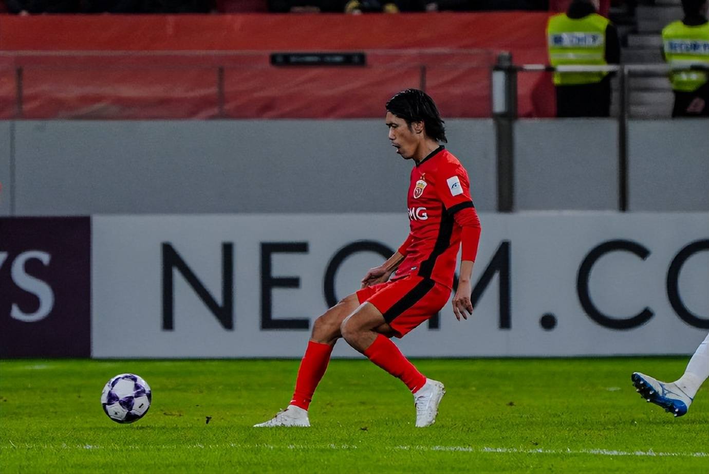 赛前亚冠传出新动向;曼联强势反弹;管理层表态:话题不断;身体对抗强度拉满的简单介绍 赛前亚冠传出新动向;曼联强势反弹;管理层表态:话题不断;身体对抗强度拉满的简单介绍