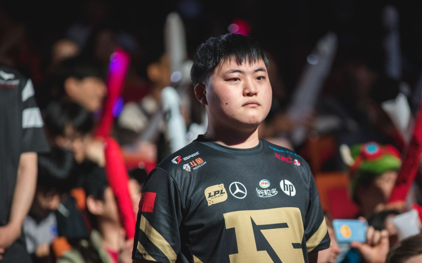 包含Uzi迎来二十赛季高光表现，瑞士队球迷沸腾！的词条